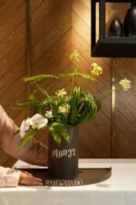The Hajj Luxury Gift (Vase+Tray+Flower Arrangement) - Image 2